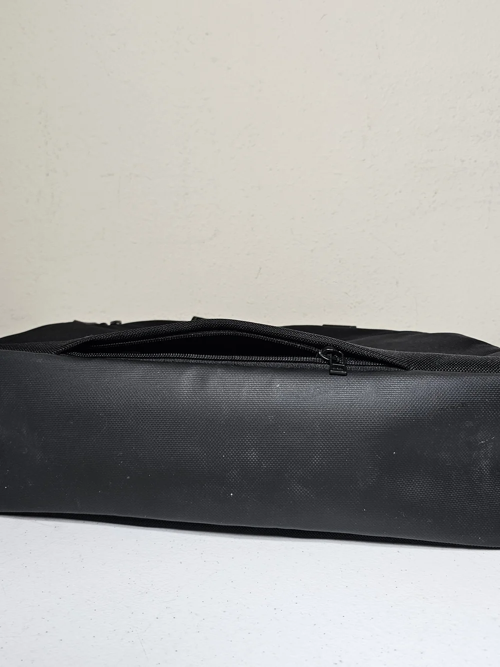 Tumi Tech Ballistic Nylon Computer Travel Messenger Shoulder Bag Black 57117D